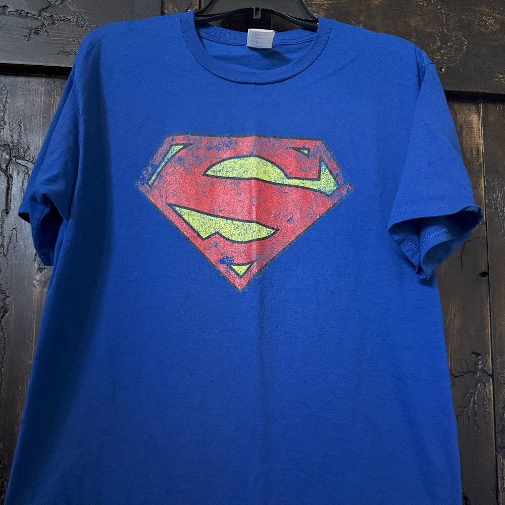 Distressed Superman Logo Tee – Unisex Large